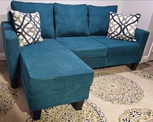 Like new! 10/10 excellent condition, only used for stage performances, reversible chaise, removable covers for washing, very clean, delivery available