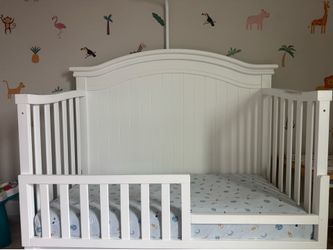 Create and Barrel, 4-in-1 Convertible Crib, Converts from a crib, to a toddler bed, day bed, and a full size (with all accessories)