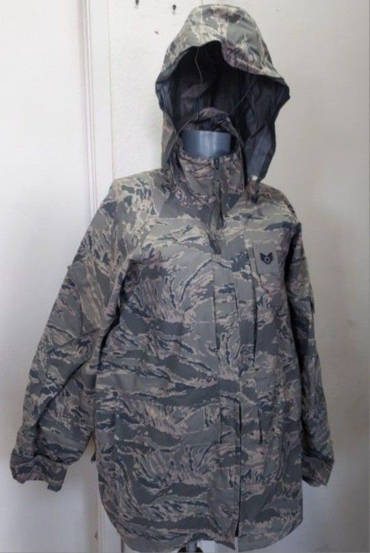 MILITARY WOMEN'S PARKA ALL PURPOSE CAMOUFLAGE SIZE SMALL SHORT.