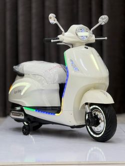 🔥 The ultimate rechargeable Vespa for young riders! 🔥