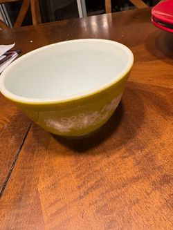 Pyrex Lazy Daisy bowl vintage