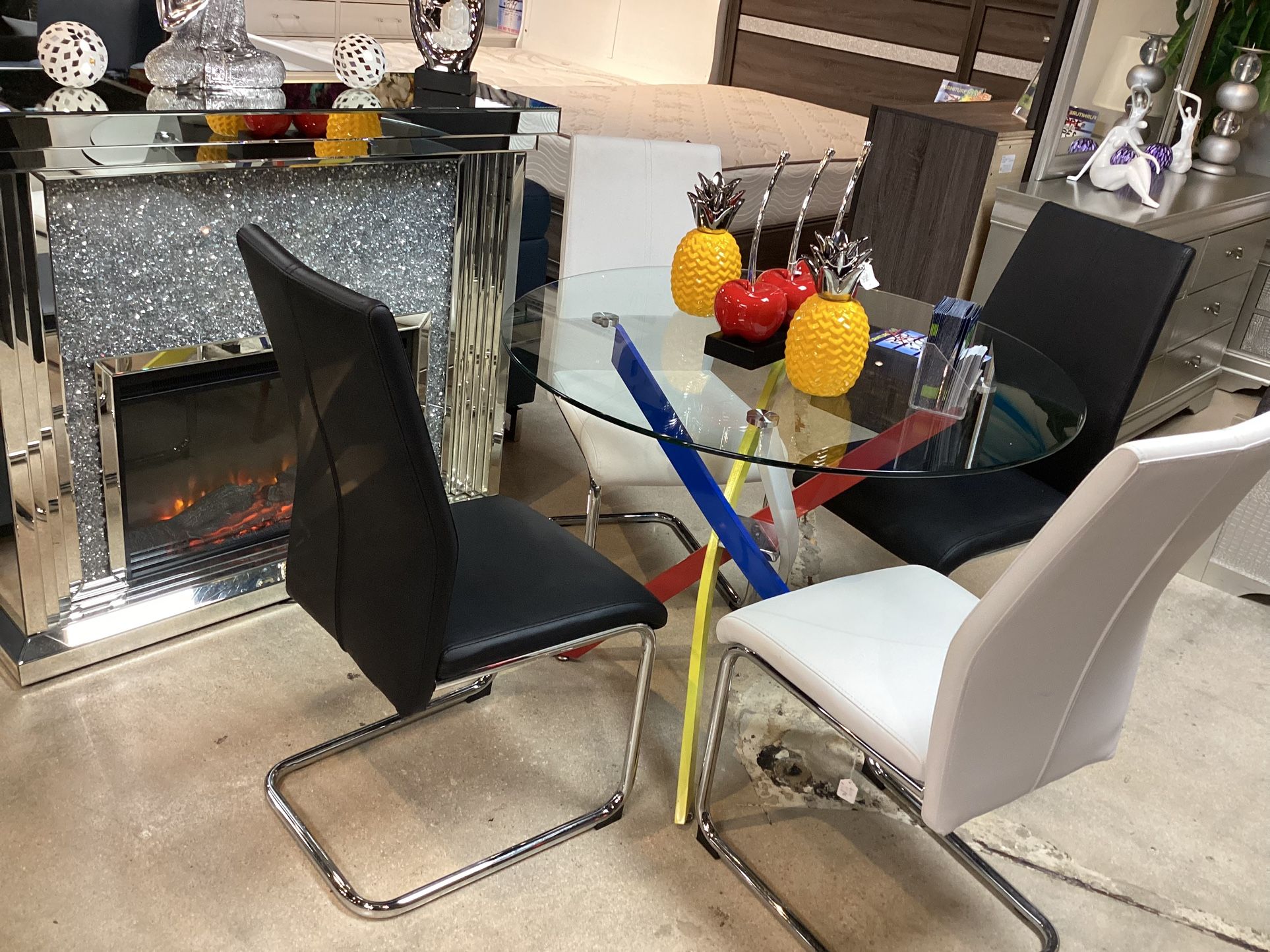 💕💕 beautiful dining room, and liquidation now starting at three PC set  for two $ 299