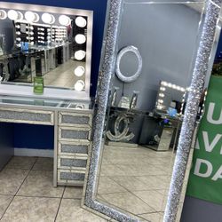 New Mirror Stand 