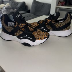 Nike Leopard Running Shoes Size 7 Womens   