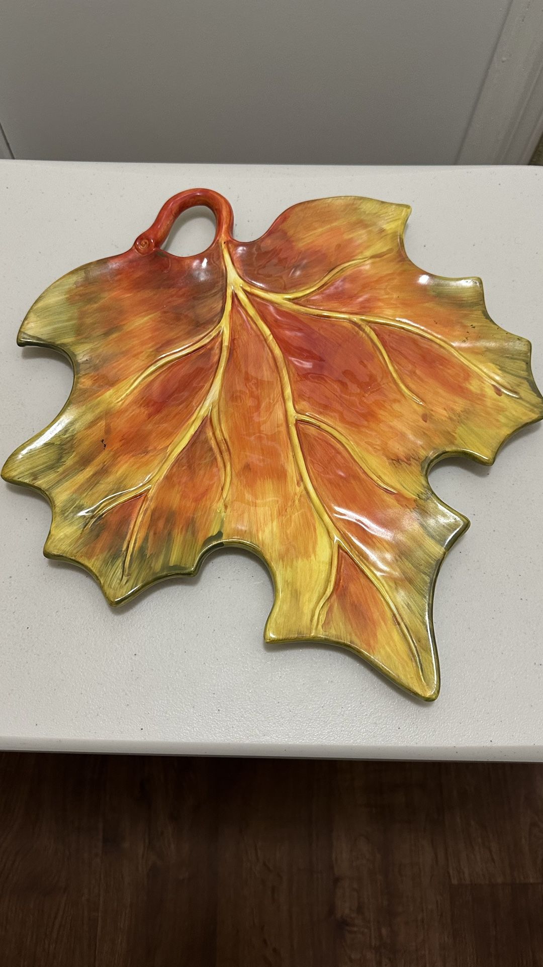 MAXCERA AUTUMN LEAF SHAPED PLATE