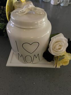 Rae Dunn I ❤️ Mom Canister