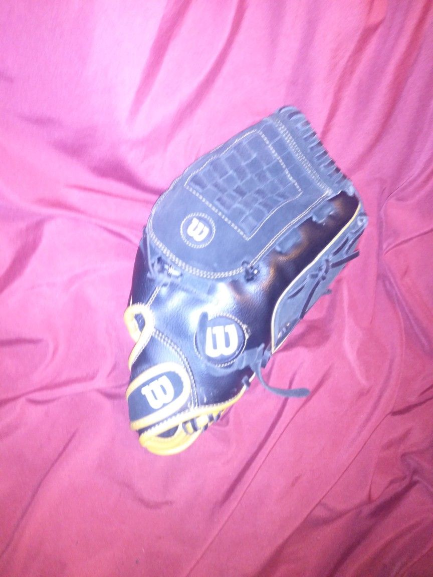 14" Like New "Wilson" Softball Glove..(Black)...