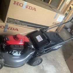 Honda Commercial Lawnmower New! 