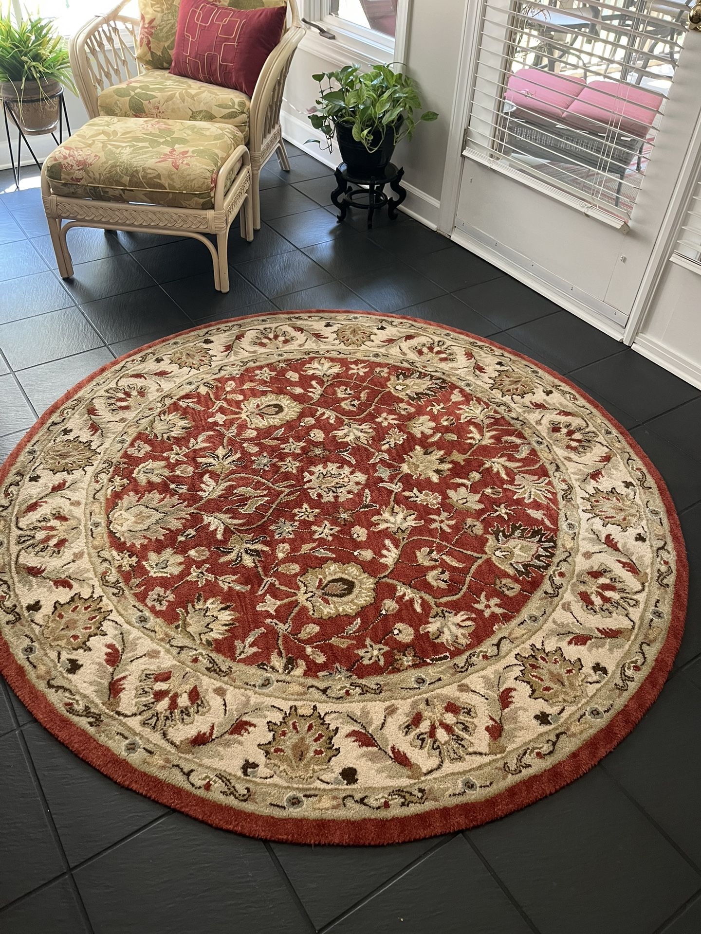 Gorgeous 6’ Round Wool Area Rug by Dalyn Rug Co.