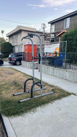 Workout pull-up bar
