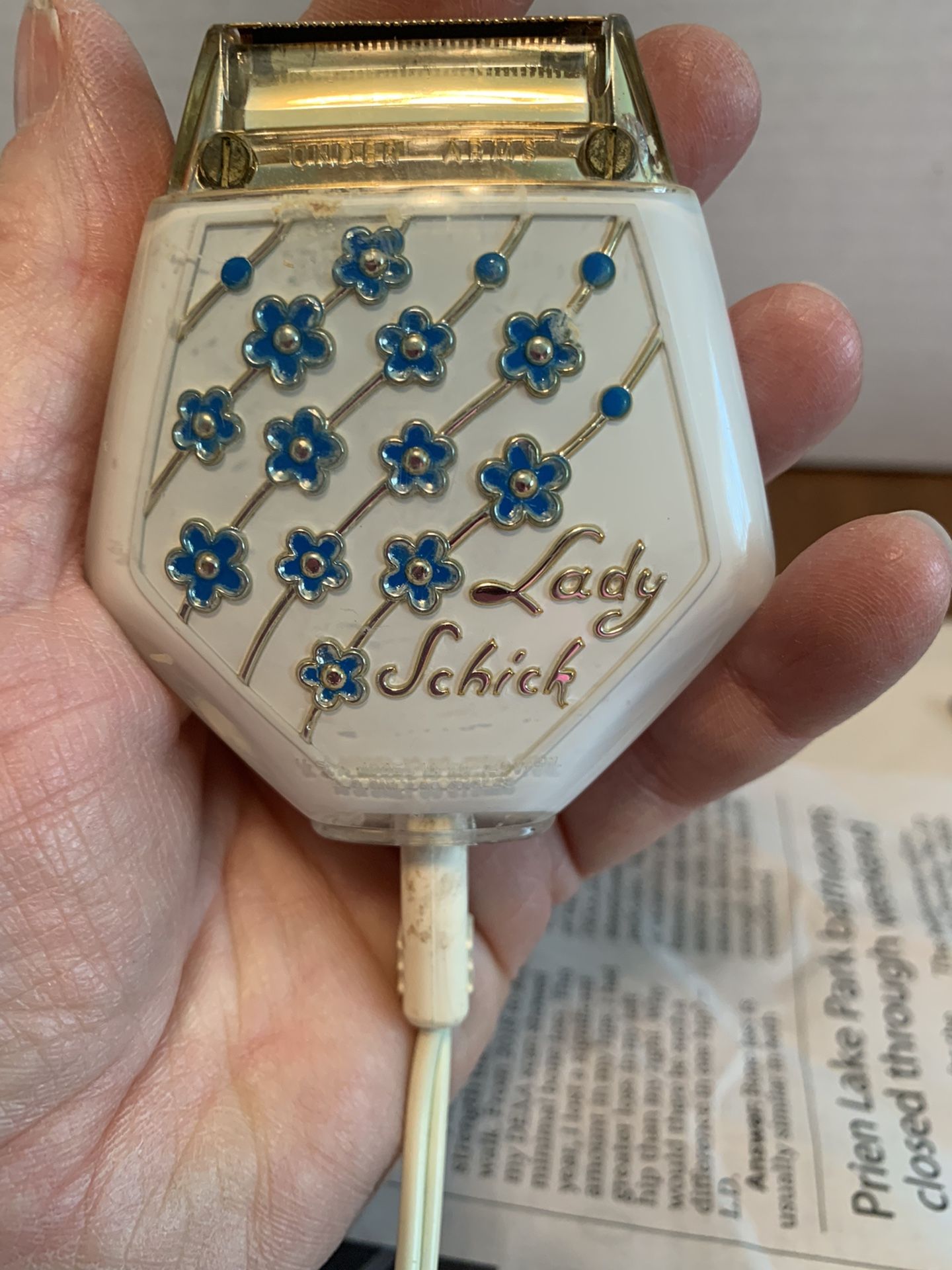 Vintage Lady Schick Razor w/ Cord (works)