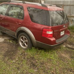 207 Ford Freestyle,6 Cylinder Front Wheel Drive,Red 