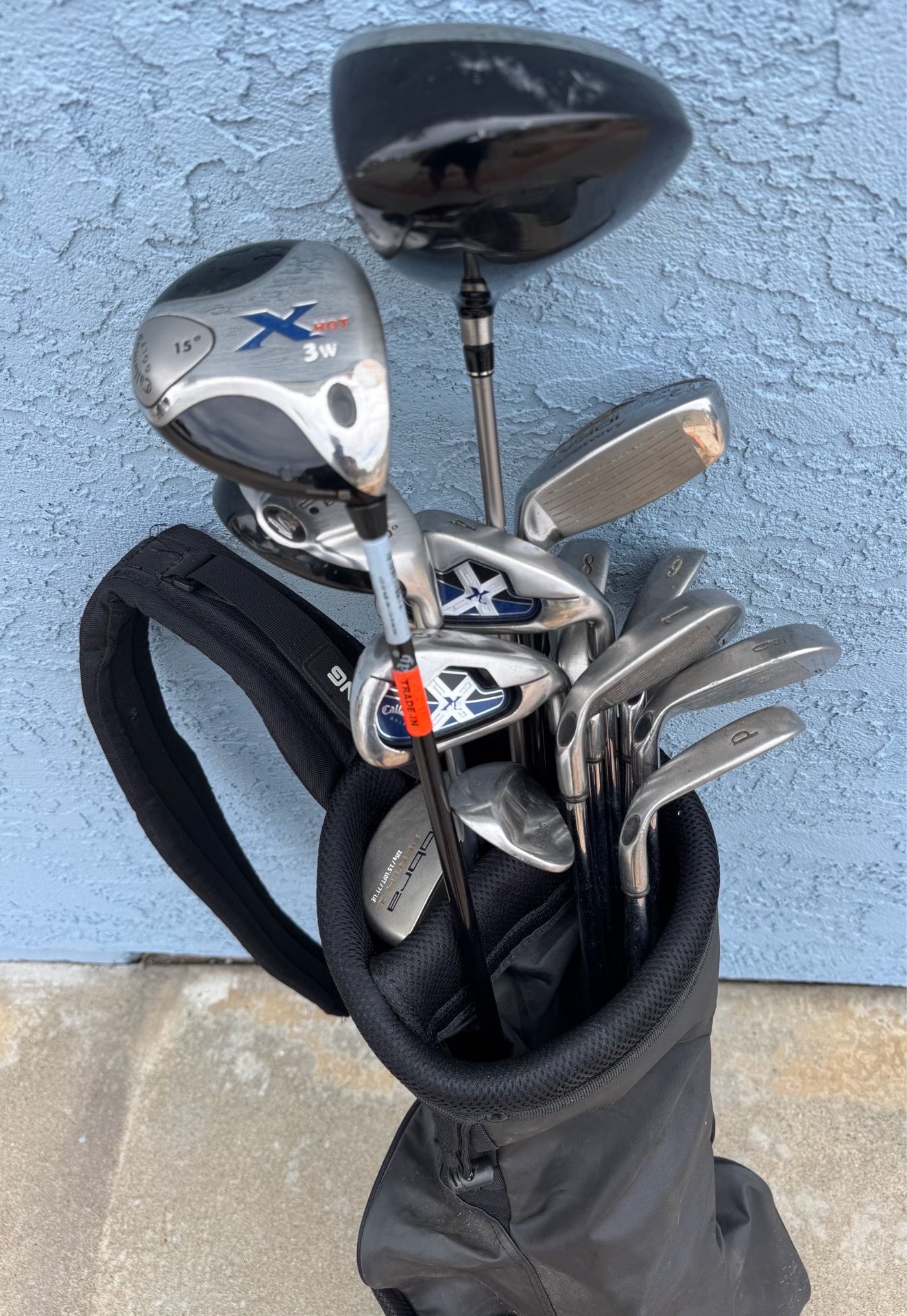 Complete Callaway Golf Set - X-18 Irons, X Hot Woods & Bag - Great Condition!