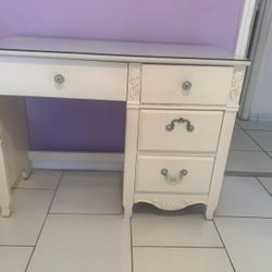 White Desk With Chair 