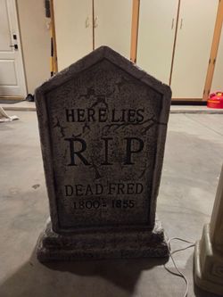 HOLLOWEEN PROPS
