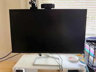 HP Computer Monitor with Silver Stand