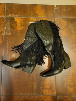Ladies Fringed Cowboy Style Boots.  Size 8