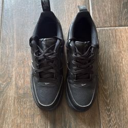 black nike air shoes size 7