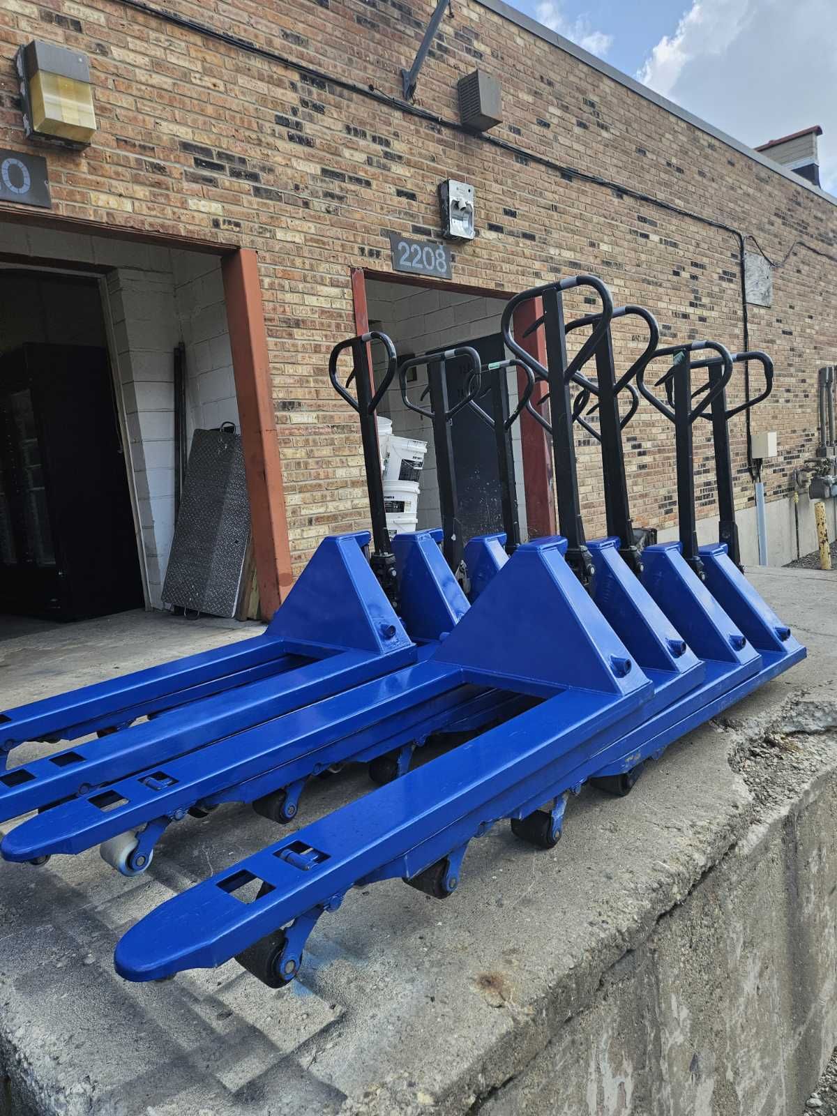 Pallet Jacks in Kansas City, DELIVERY AVAILABLE