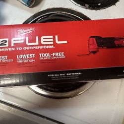 Milwaukee Fuel oscillating multitool M12