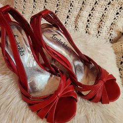 RED ELEGANT HEELS SIZE 5.5