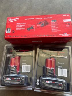 Milwaukee M12 Ratchet & Two XC6.0 Batteries Bundle