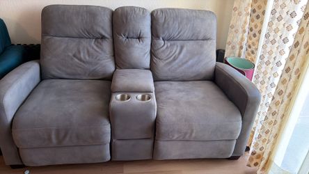 Recliner Loveseat with Cup Holders – Great Condition