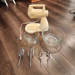 Rare Vintage West Bend Electronic Mixer Blender Model 41069 With Glass Bowl, 13.5"H 13.5 L, works great