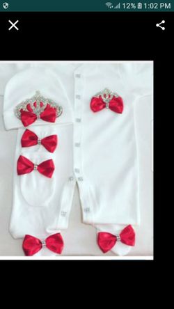 Gorgeous baby set 0-3 months(onesie, hat, mittens)