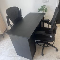Desk, Lamp, And Chairs 