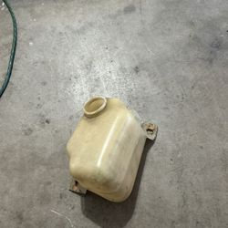 81-88 Monte Carlo Windshield Fluid Reservoir