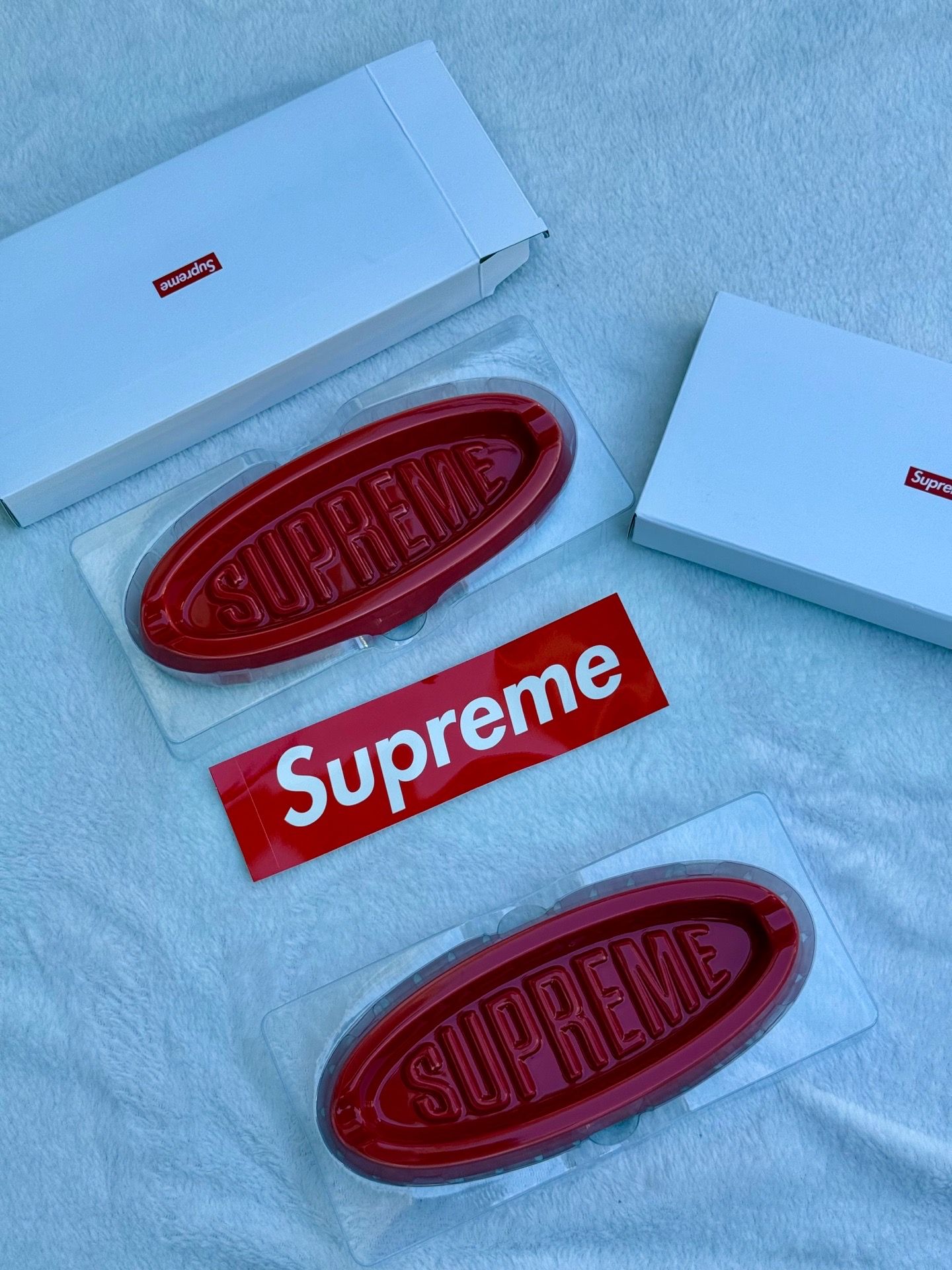 小物 Supreme Oval Tray RED Supreme Oval Tray Red - SS26 - US
