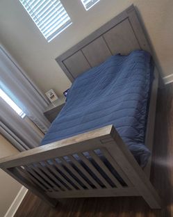 Bedroom set - size = Full