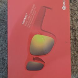 MUTRICS ARE AUDIO SUNGLASSES FIRST, SMART GLASSES SECOND

Mutrics sounds very familiar to Bose Frames, in that they are advertised as ‘audio sunglasse