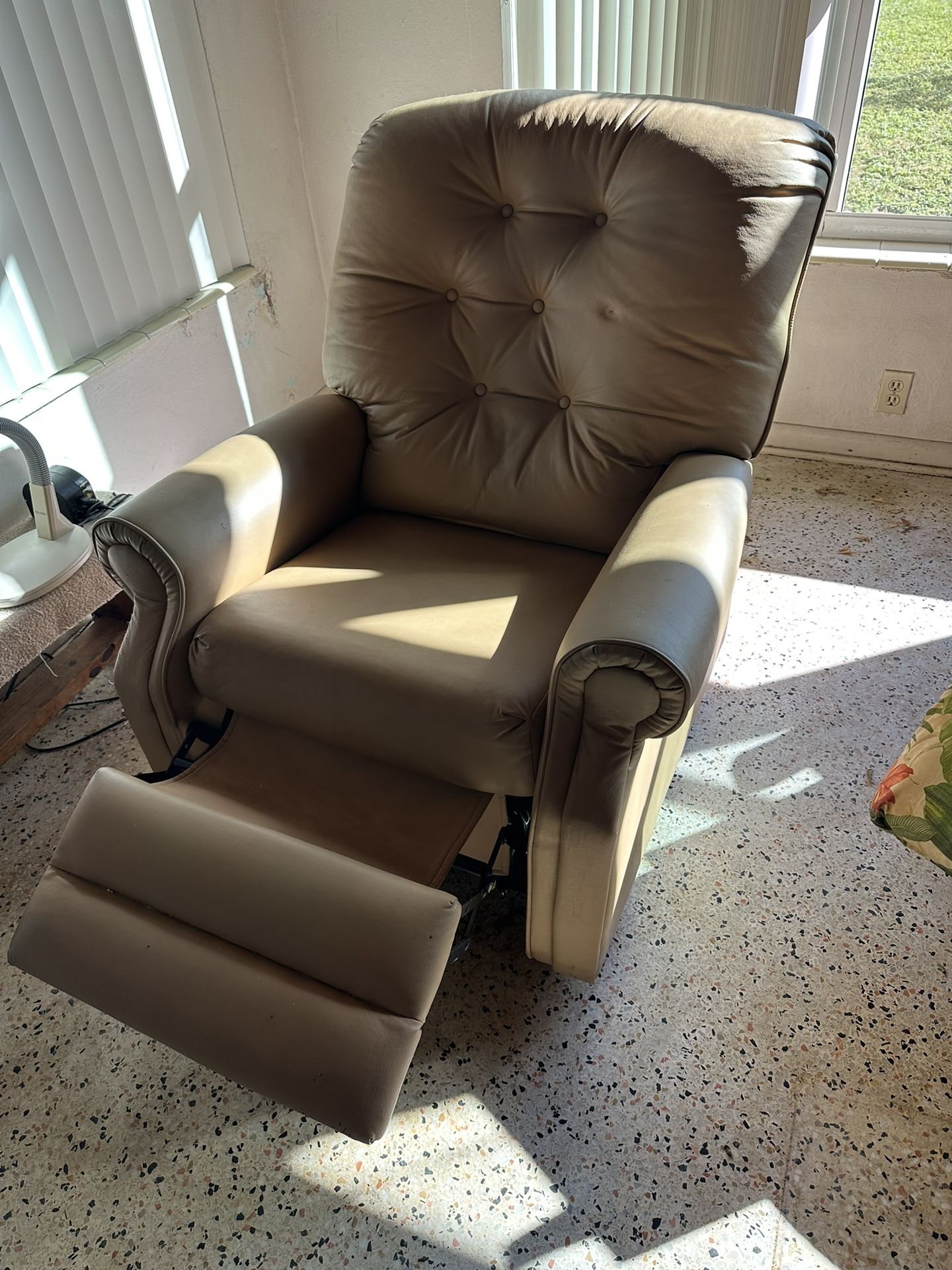 Recliner for Sale in Miami, FL OfferUp