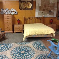 Three Piece Bedroom Set With Dual Side Valet by National Mt. Airy For Sale