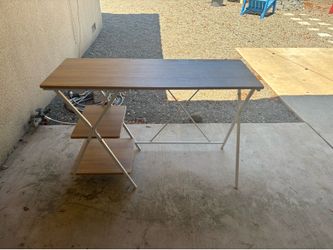White/light wood desk