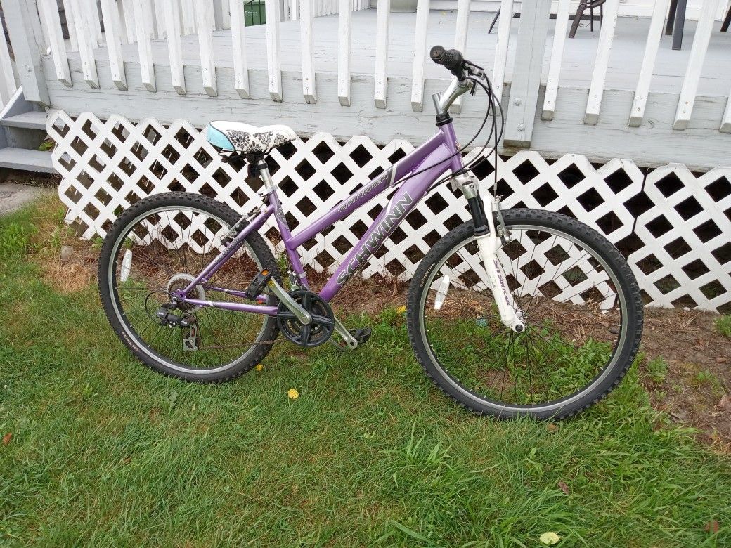 Nice 26-in Schwinn Mountain Bike Multi-speed Ready To Ride Very Good Condition