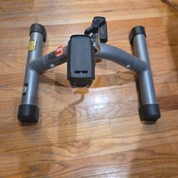 Stride cycle leg exerciser