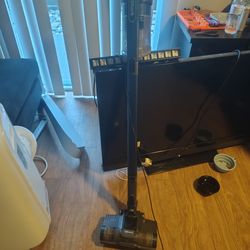 The Shark IZ142HD Cordless Stick Vacuum