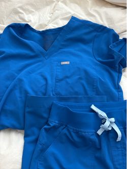 Figgs scrubs blue medium petite