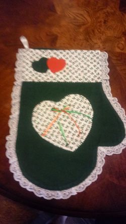 Holiday mitten stocking
