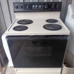 ELECTRIC STOVE IN MINT CONDITION 
