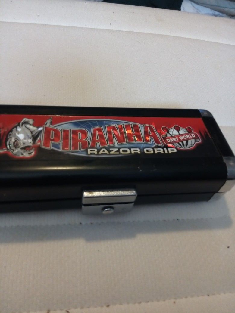 P IRA N H A Y "D A R T W O R L D" A Z O R G R I P.