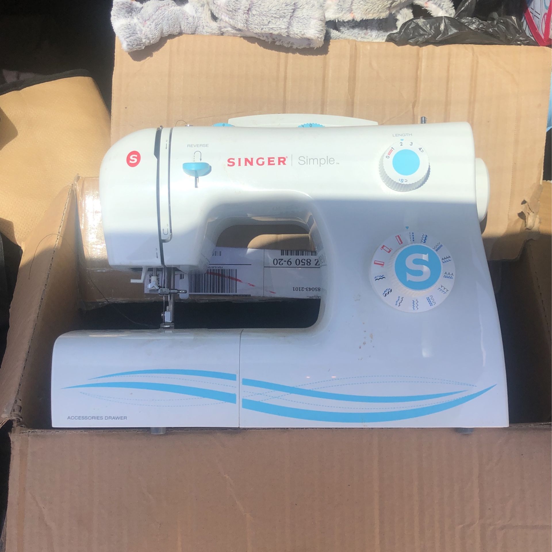 Singer Simple $25 for Sale in Bakersfield, CA - OfferUp
