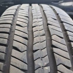 225 60 18  used FREE MOUNTING AND BALANCING /326 MORRIS AVE ELIZABETH 07208 (REAR BUILDING)