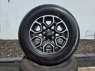 18" FORD F150 OEM  rims used tires 275-65R18