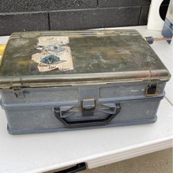 Fishing kit with hook