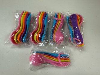 Set of huge plastic measuring spoons. We Have A Lot!!! West Hollywood . Christmas Gifts!!!