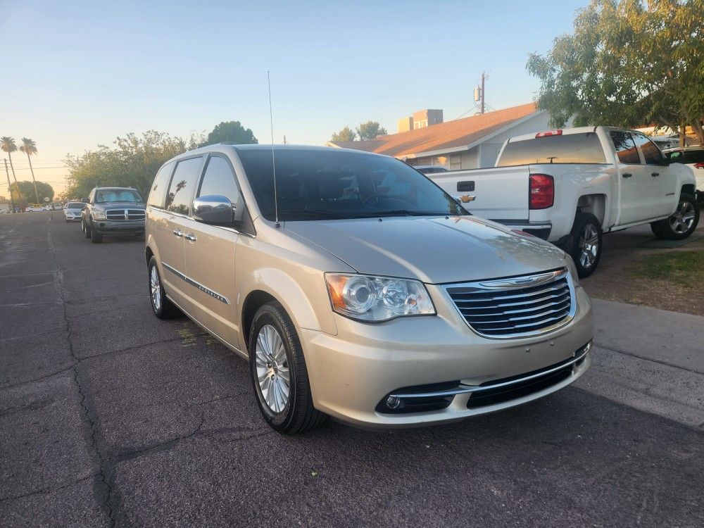 2013 Chrysler Town & Country